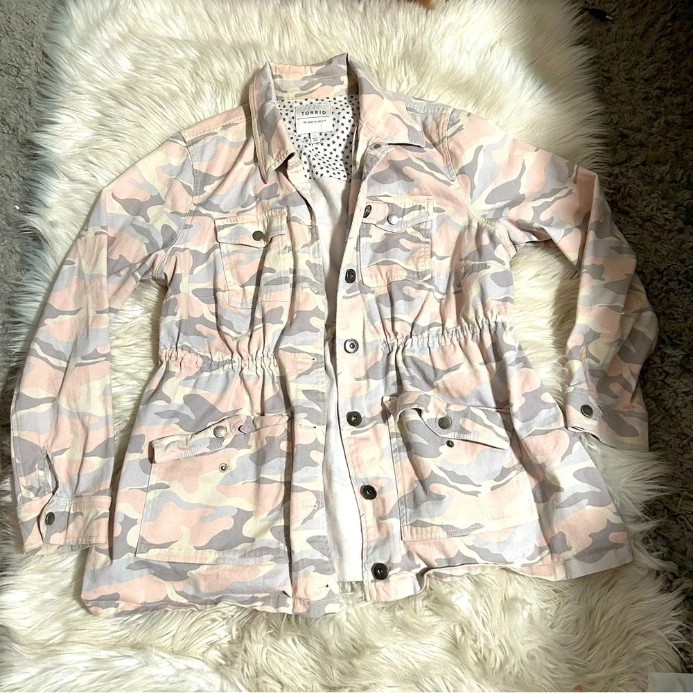 Torrid pink Camo jacket. - Picture 4 of 11